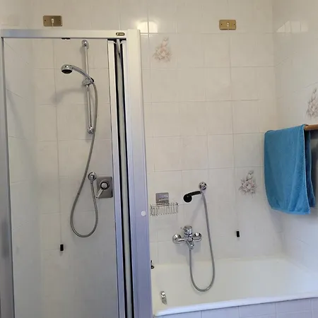Homestay Bella Vista Lago Como